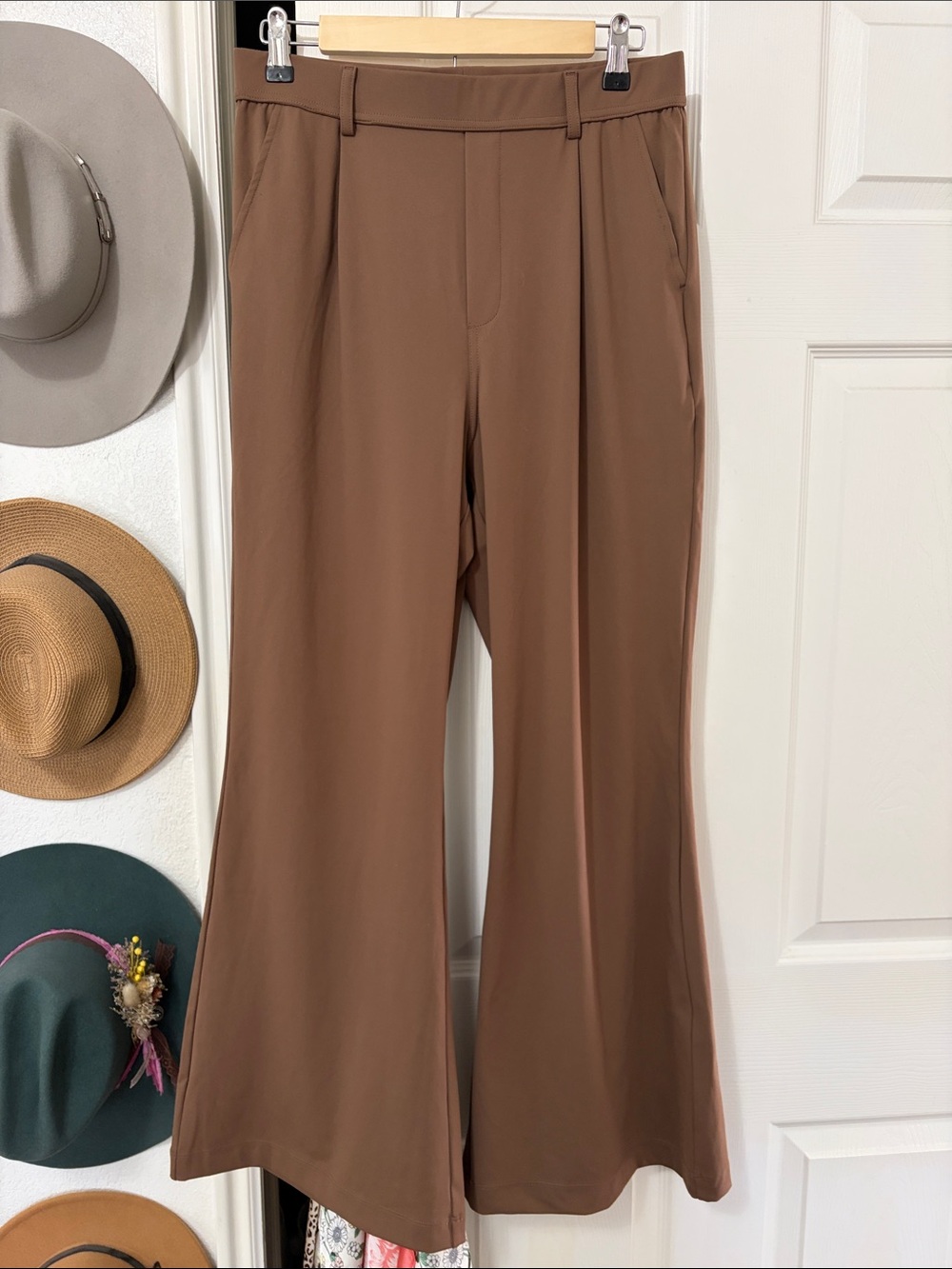 Wide-Leg High-Rise Pants in Brown